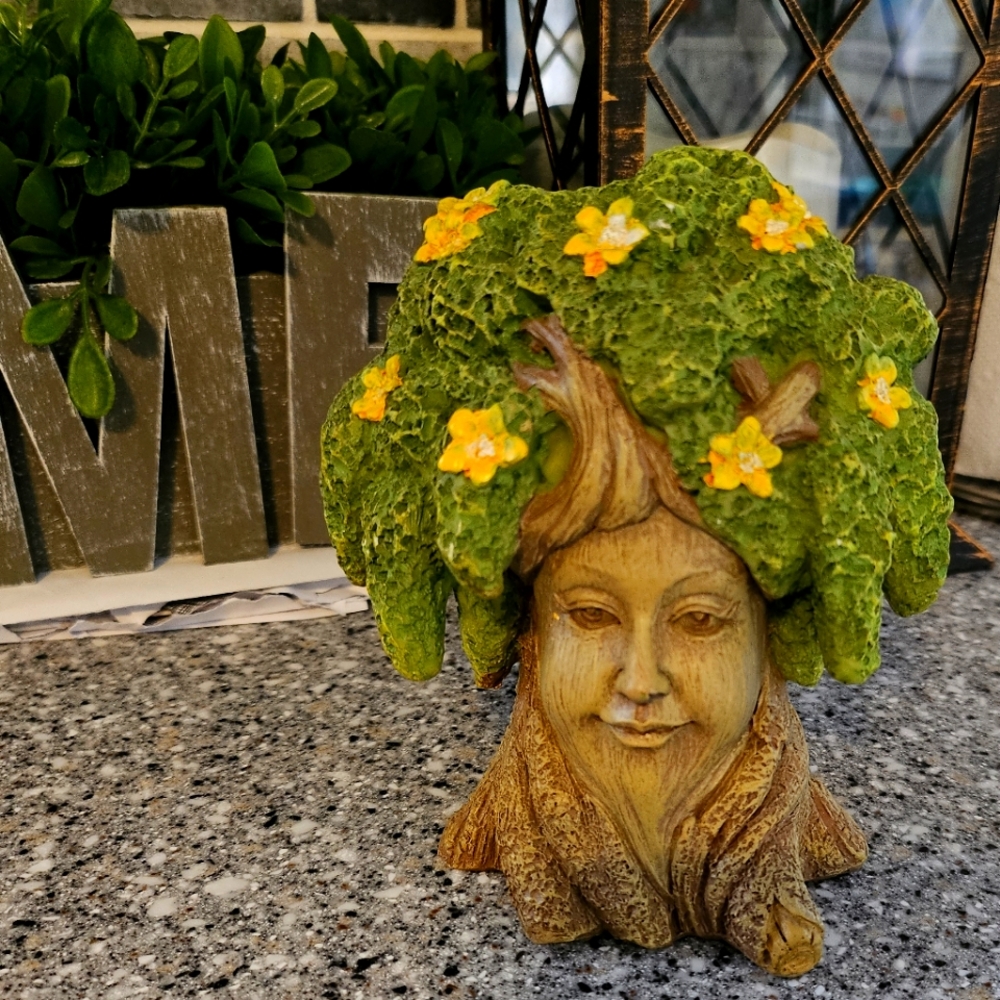 Gaia Tree Decor